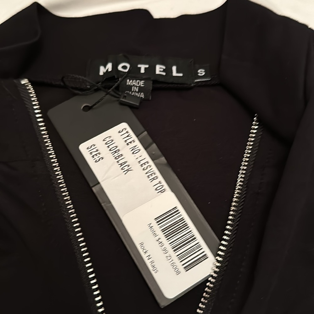 Motel Rocks Cropped Half Zip Tee - Picture 3 of 3